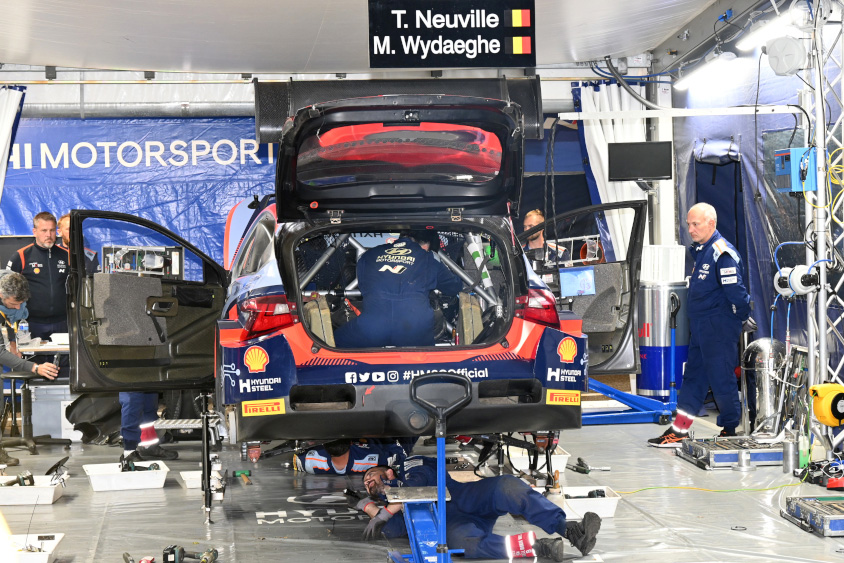 ヒョンデ・シェル・モビスWRTのサービスの様子