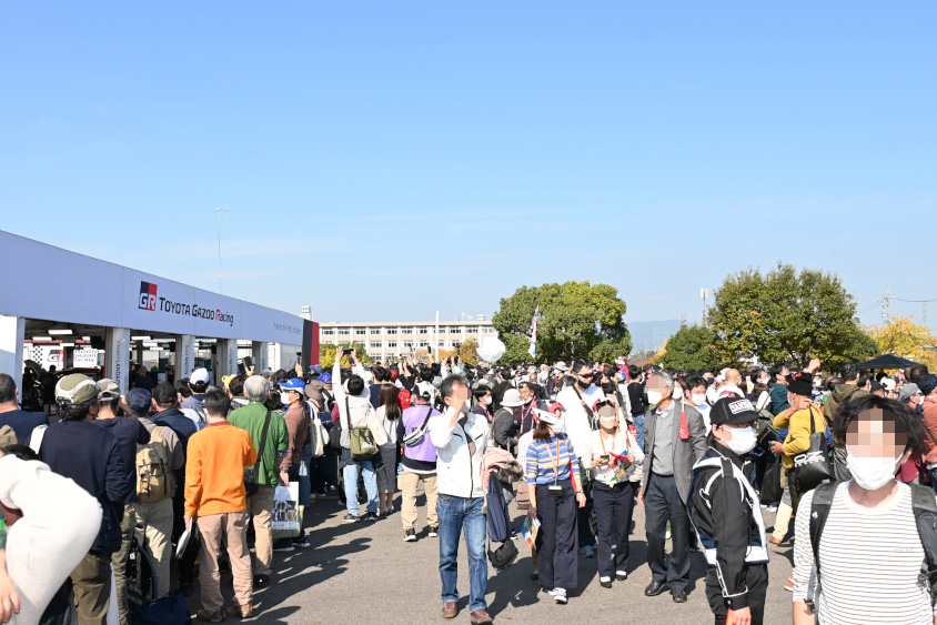 昼のサービスパークの時の人出