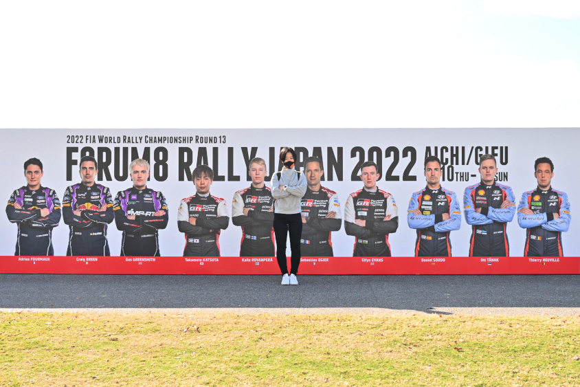 ラリー1ドライバーたちとカッコよく記念撮影