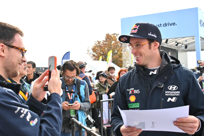 HYUNDAI SHELL MOBIS WORLD RALLY TEAMのティエリー・ヌービル選手