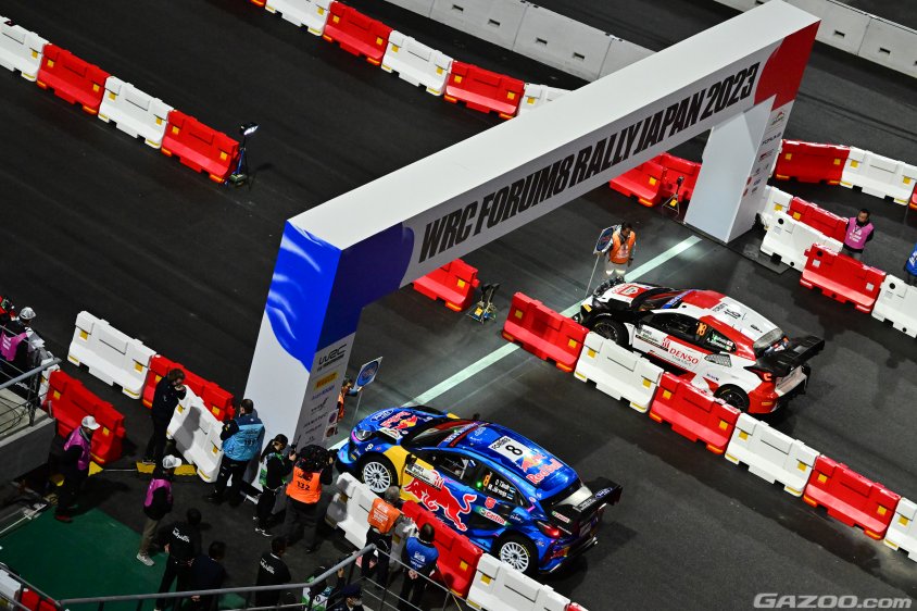 ラリージャパン　SS1 スタートを待つ勝田貴元選手とM-SPORT FORDのタナック選手