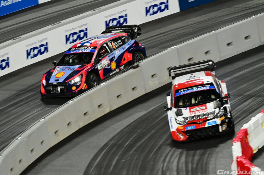 ラリージャパン ss1 豊田スタジアム 17号車TGR-WRTオジェ選手と4号車ヒュンデ-WRTオジェ選手の争い