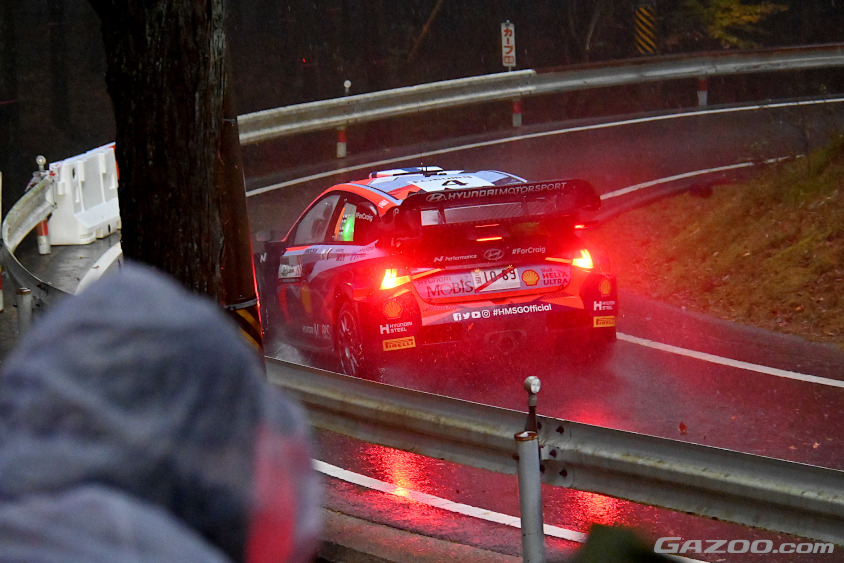 HYUNDAI SHELL MOBIS WORLD RALLY TEAMのエスペッカ・ラッピ選手のブレーキング（ラリージャパン2023）