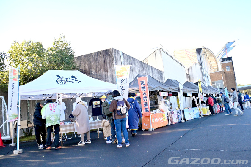 「なかつがわラリーフェス2023」では地元の特産品も販売されていました