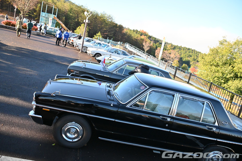 多様な旧車の数々も展示され、クルマ好きの方は食い入るように見ていましたよ