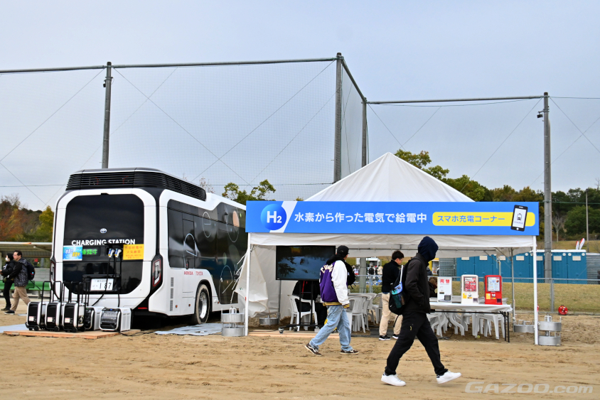 水素を使った携帯電話の充電ステーション（ラリージャパン2023）