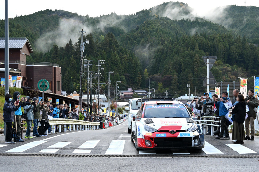 道の駅どんぐりの里いなぶのリエゾン様子