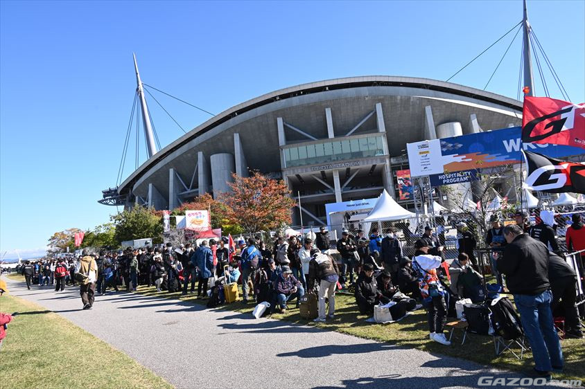 ラリージャパン2024のゲートオープンの様子