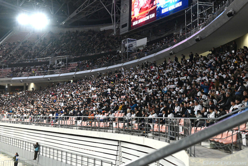 ラリージャパン2024の豊田スタジアムの観客席