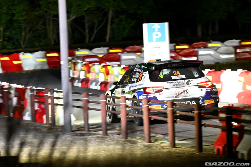 SSのスタートは、まずは下りのストレートを駆け下りて180度ターンしてストレートを登る、全開の音も楽しめる区間