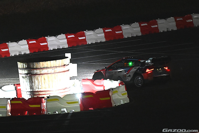 まずは1個目の味噌樽を回っていきますが、できるだけスピードを落とさず小さく回るのは至難の技