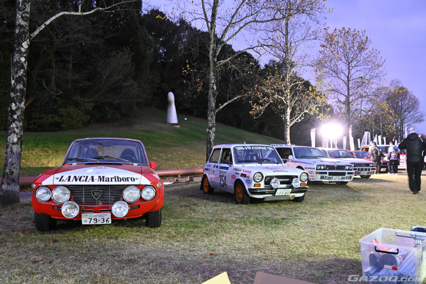 ゲートをくぐるとランチアのラリーカーのレプリカが展示されています