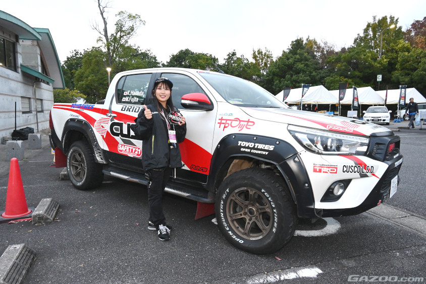 こちらは北駐車場に展示されていたハイラックスのラリーカー。ドライバーは現役女子大生で今年全日本ラリーにデビューした羽根田琴選手。普段はNAロードスターに乗っているそうです