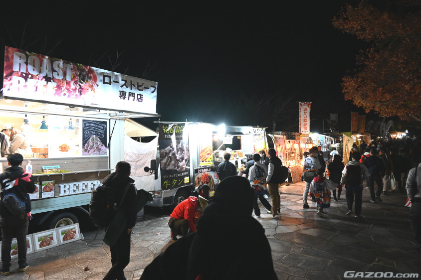 飲食ブースもたくさん出展しています