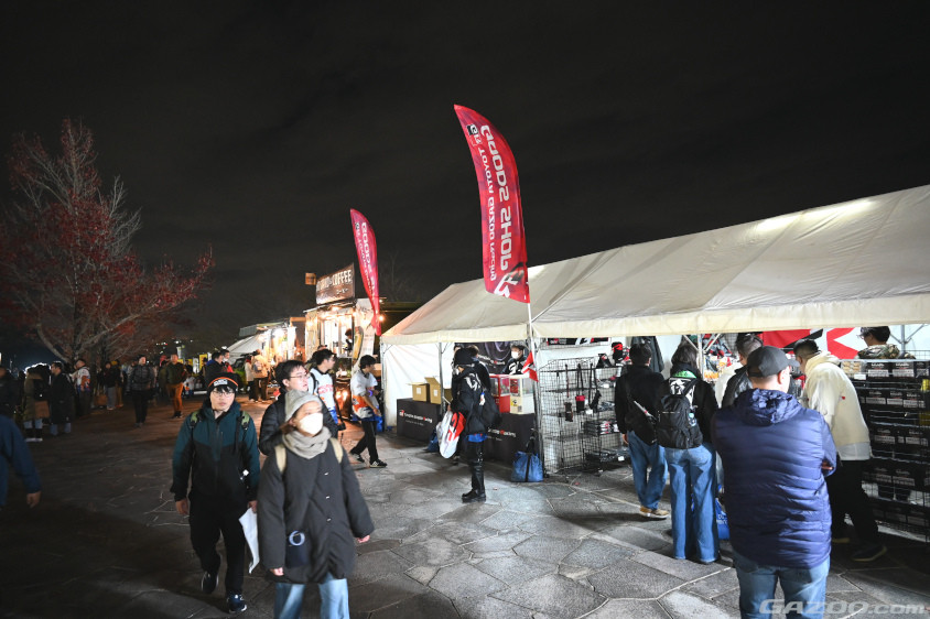 グッズショップや自動車ディーラーなどたくさんのブースも並び来場者を楽しませてくれました