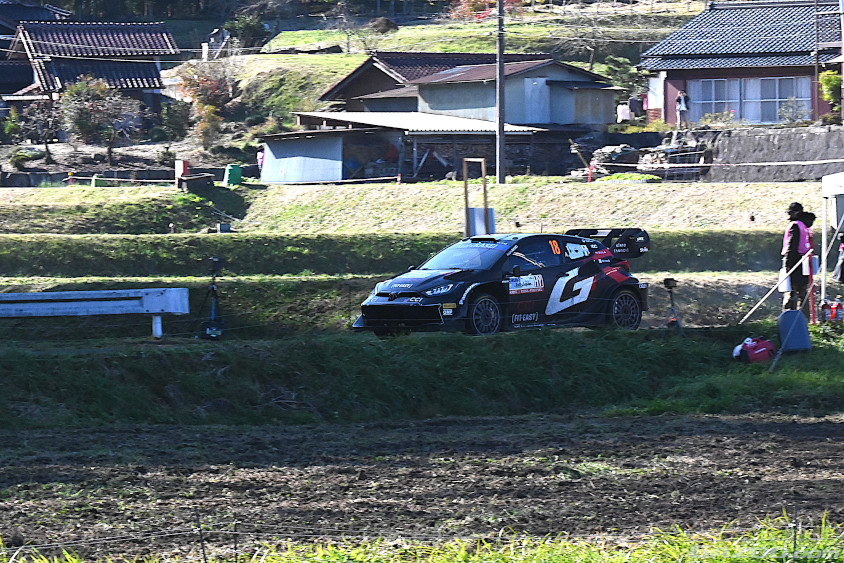 恵那SSの勝田貴元選手のスタートシーン