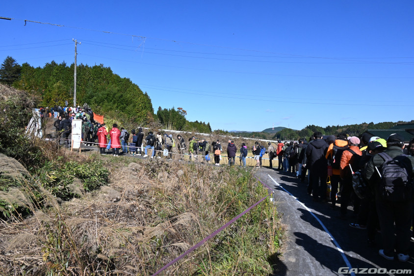 恵那SSの田沢観戦エリアのシャトルバス待ちの列
