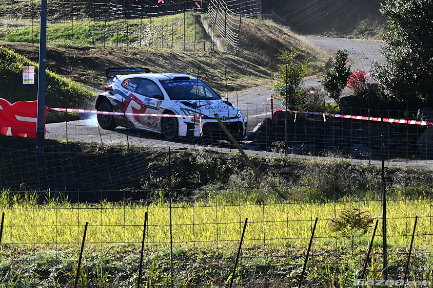 シケインを立ち上がる小暮ひかる選手