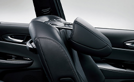 “Executive Package”可倒式ヘッドレスト（助手席）