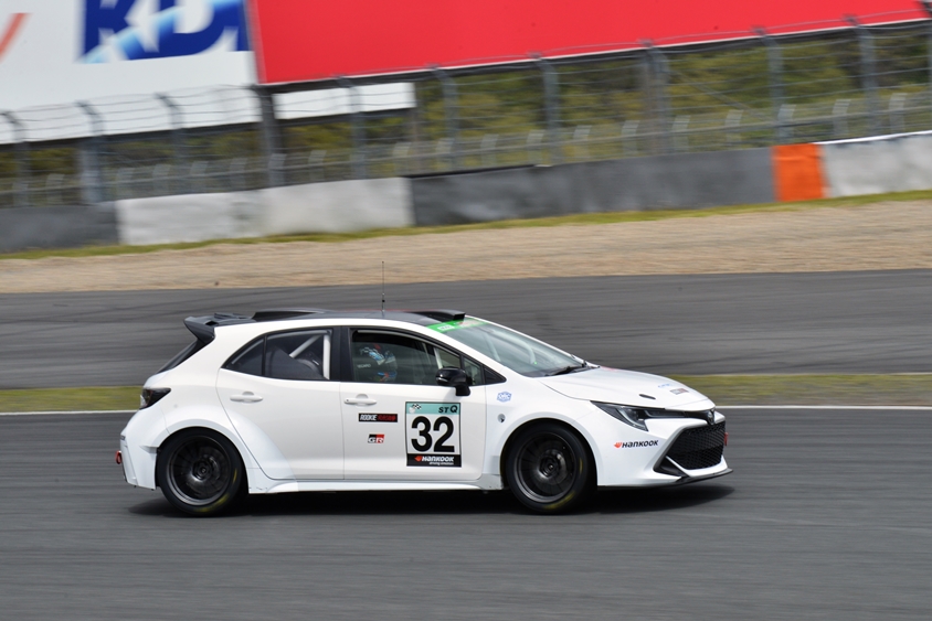 32号車 ルーキーレーシング水素エンジンカローラランクス