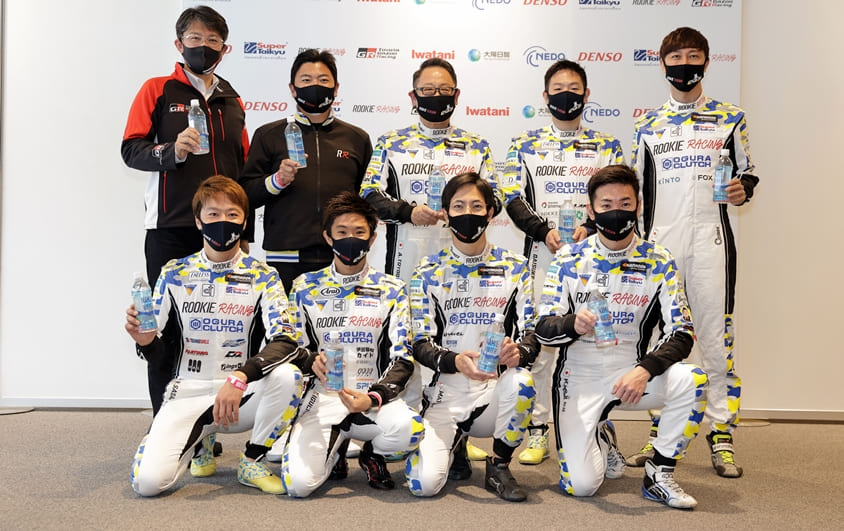 井口卓人選手、佐々木雅弘選手、MORIZO選手、松井 孝選手允、小林可夢偉選手、佐藤プレジデント