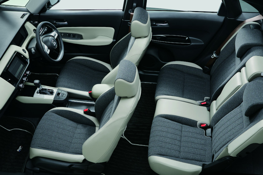 ホンダ フィット に２０周年特別仕様車を設定 Fit E Hev Modulo X も登場 一部改良でコネクテッドサービスが進化 トヨタ自動車の クルマ情報サイト Gazoo