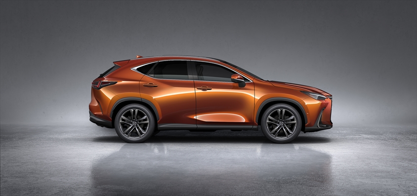 LEXUS NX エクステリアカラー ブレージングカーネリアンコントラストレイヤリング（プロトタイプ）