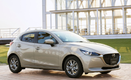 マツダ、MAZDA2に特別仕様車「Sunlit Citrus」を追加。一部改良で燃費と環境性能を向上