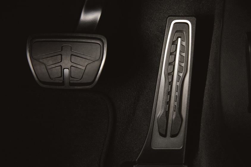 スープラ SZ-R“35th Anniversary Edition”オルガン式スポーツアクセルペダル／スポーツブレーキペダル