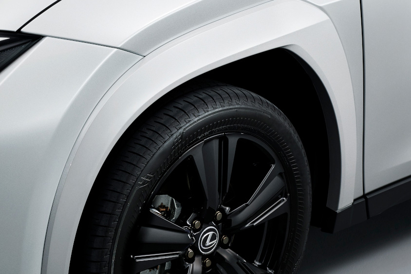 UX250h 特別仕様車“Elegant Black” フェンダーアーチモール（カラード）