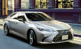 レクサス、新型「ES」を発売。オーナーの声を改善に活かし、乗り味や安全性能などを向上