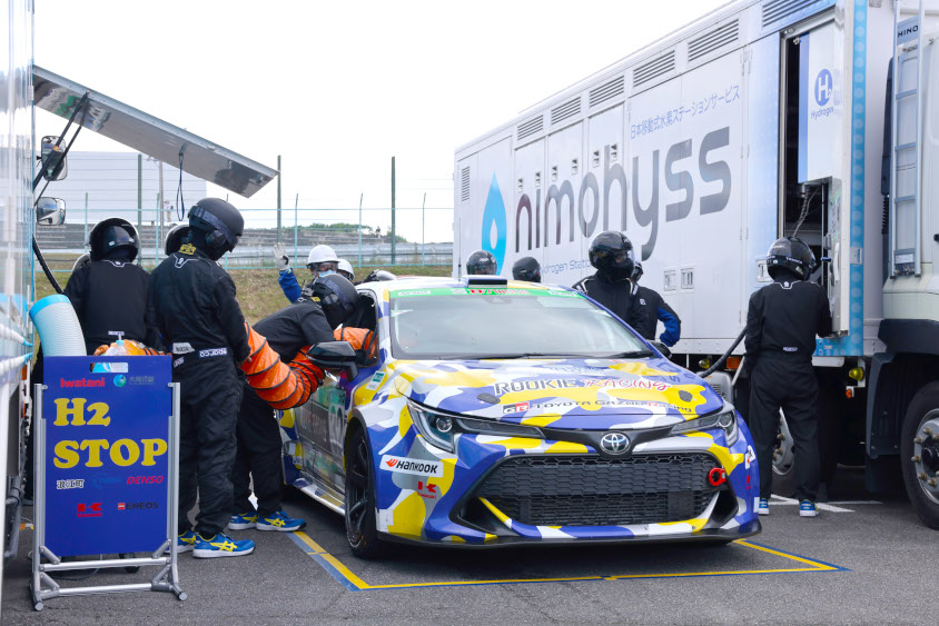 給水素を行うORC ROOKIE Corolla H2 concept