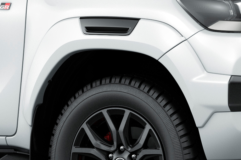 ハイラックス Z“GR SPORT”専用オーバーフェンダー