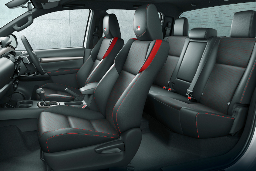 ハイラックス Z“GR SPORT”（内装色 ： ブラック）