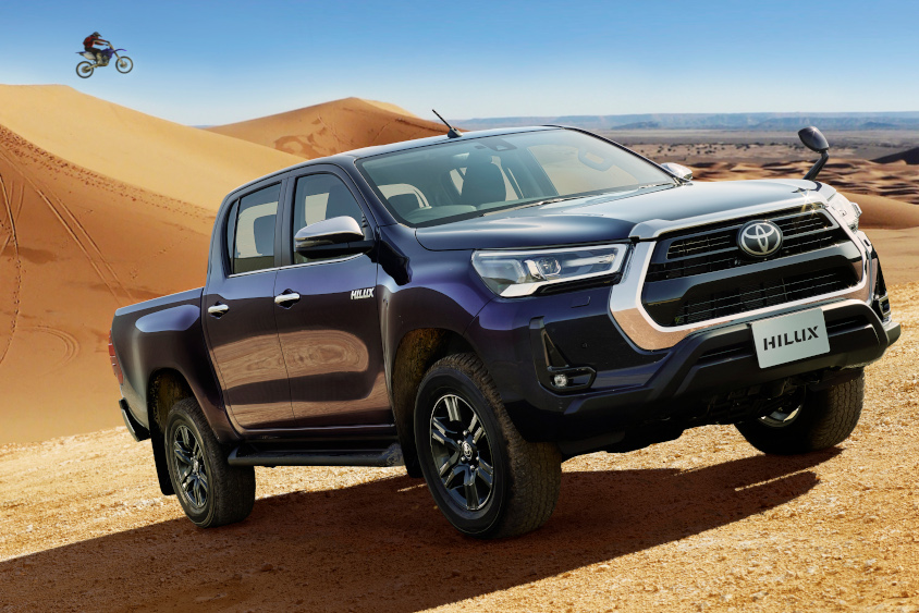 ハイラックス Z（ダークブルーマイカ）