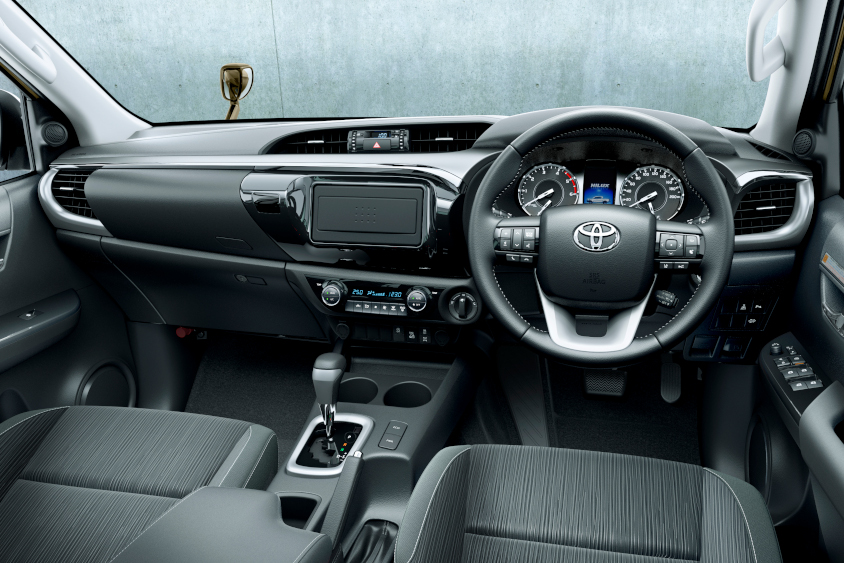 ハイラックス Z（内装色 ： ブラック）