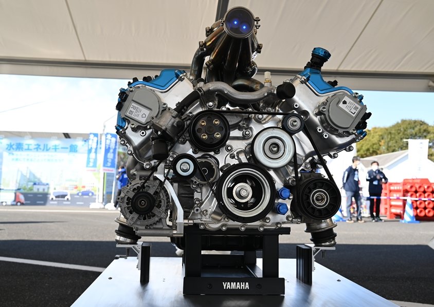 V8水素エンジン