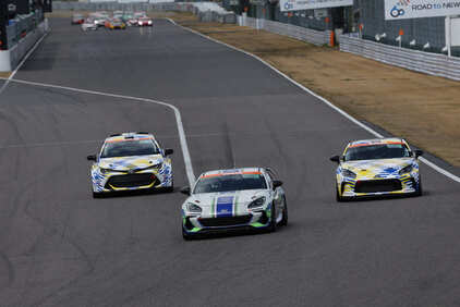 スーパー耐久シリーズ2022 第1戦 SUZUKA 5時間耐久レース　ST-Qのカーボンニュートラル３車種である水素カローラ、GR86 CNF、 BRZ CNF　　