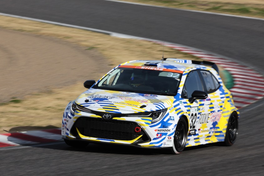 ルーキーズ スーパー耐久富士24時間でラトバラが水素エンジンカローラをドライブ