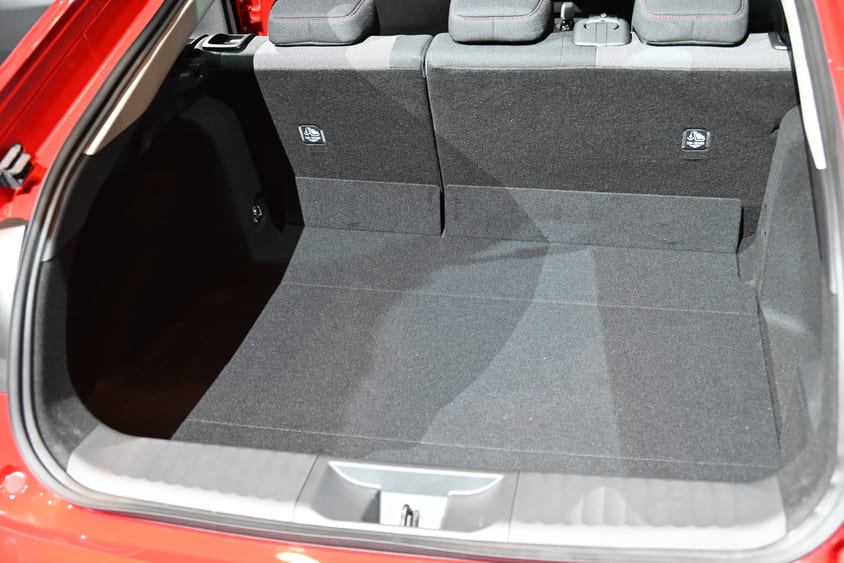 プリウス 1.8L HEV プロトタイプ　荷室