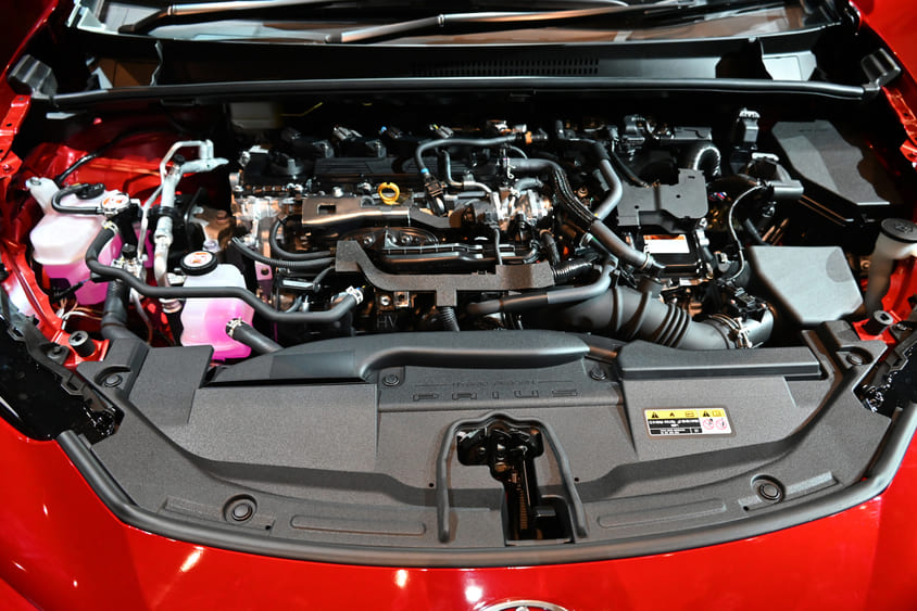 プリウス 1.8L HEV プロトタイプ　エンジンルーム　システム最高出力140PS