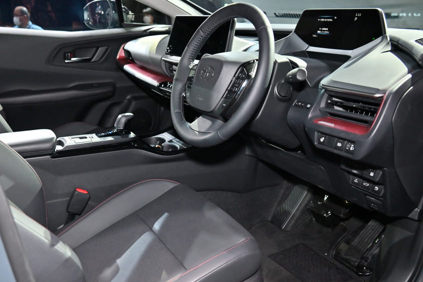 プリウス 2.0L HEV プロトタイプ　運転席まわり