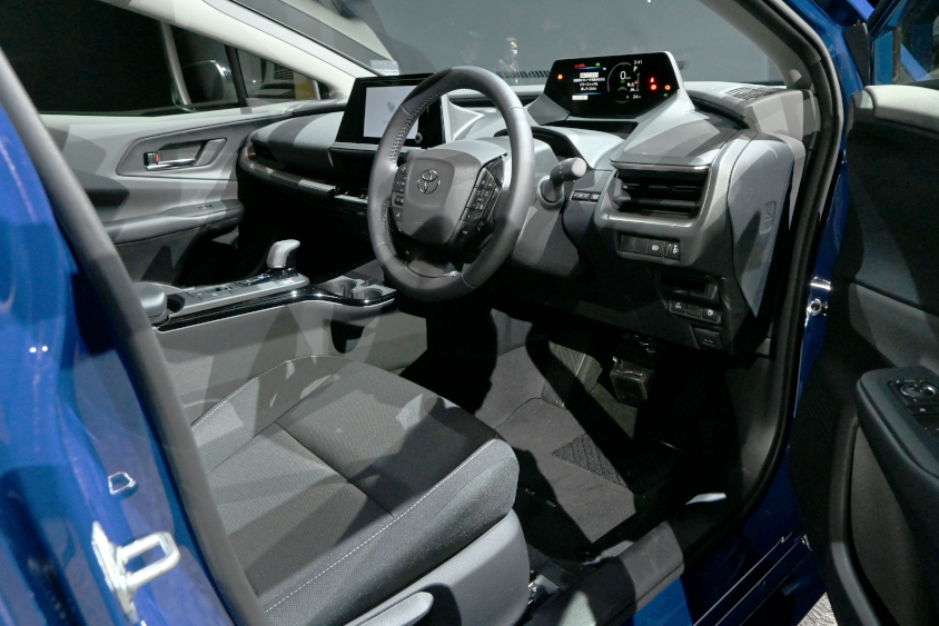 新型プリウスの運転席のシート