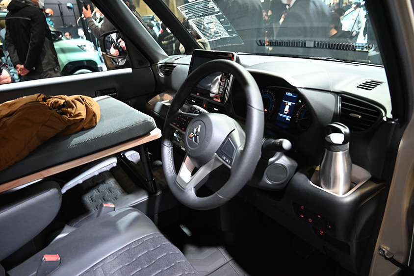 新型デリカミニ コールマンとのコラボカスタムモデル　インテリア