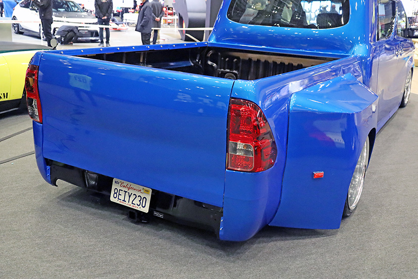 ALPHARD Super Dually Trck のリヤビュー