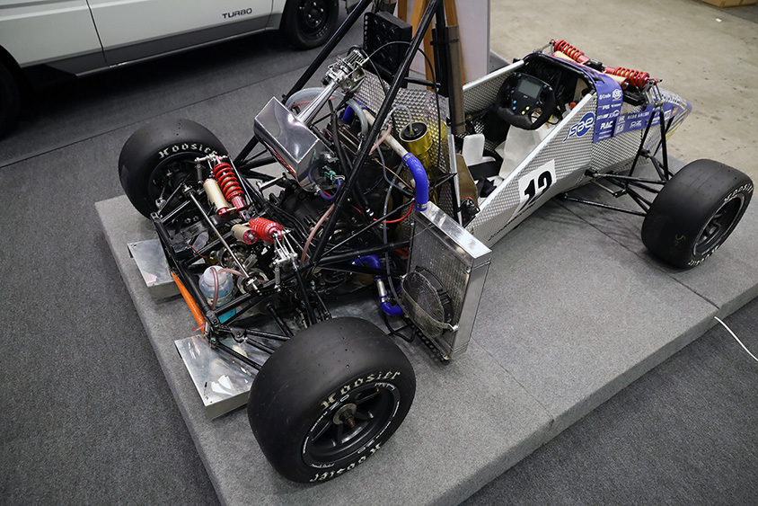 NATS FFN-11 のリヤ