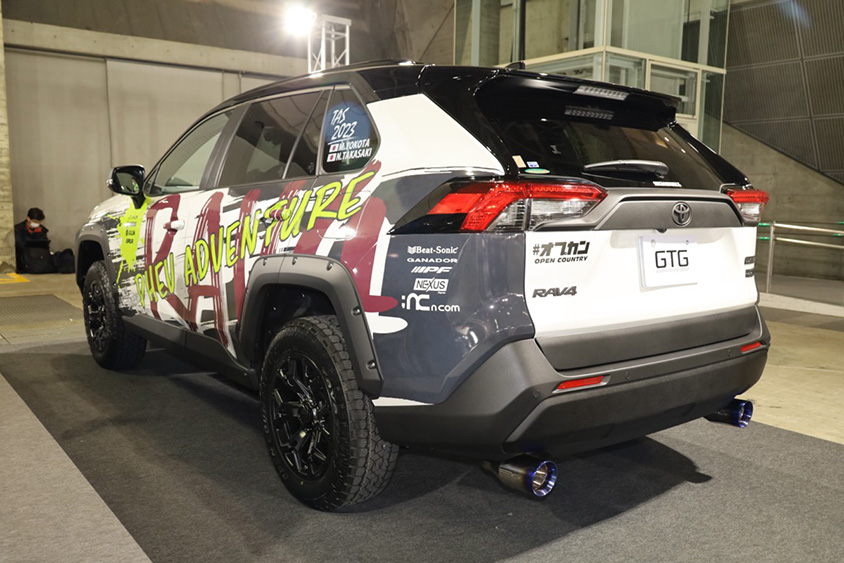 RAV4 Z. ADVENTURE のリヤ