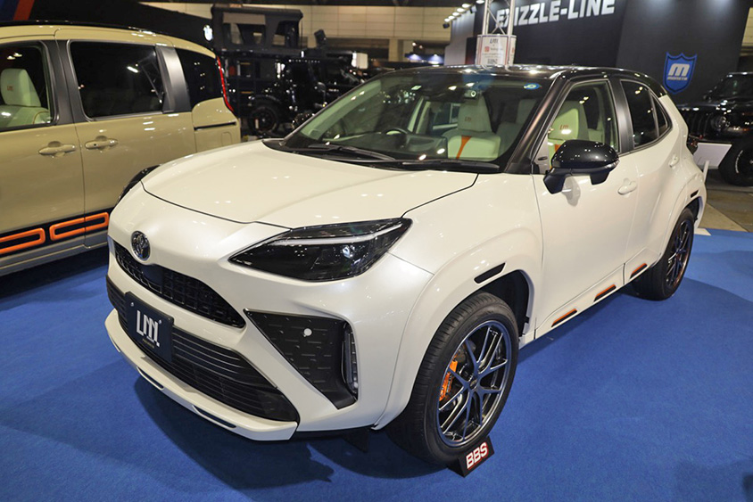 modelLM YARISCROSSpremium