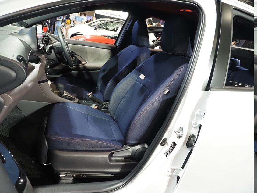 model LM YARIS (デニムver)の内装