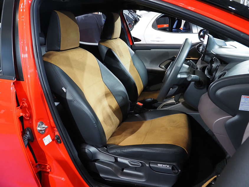 model LM YARIS (スエードver)の内装